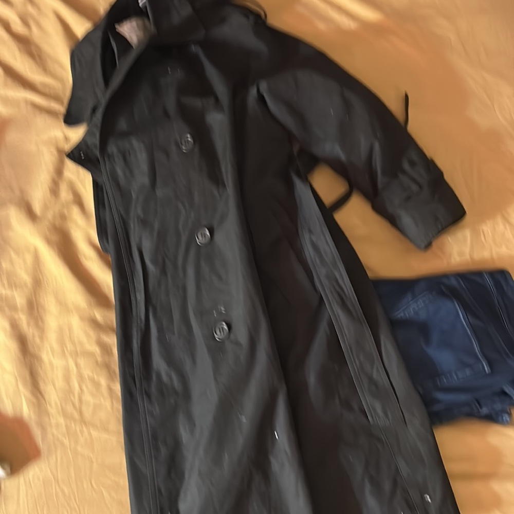 London fog coat towne trenchcoat size X-Large  black with belt good condition